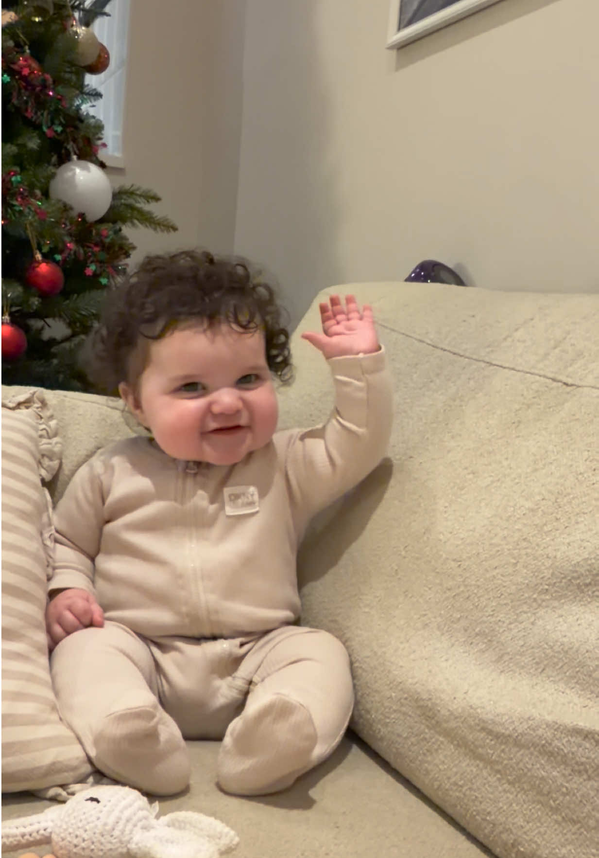 Winnie has learned a new skill  #babywinnie #babies #funnybabyvideos #funnyvideos #mumuk 