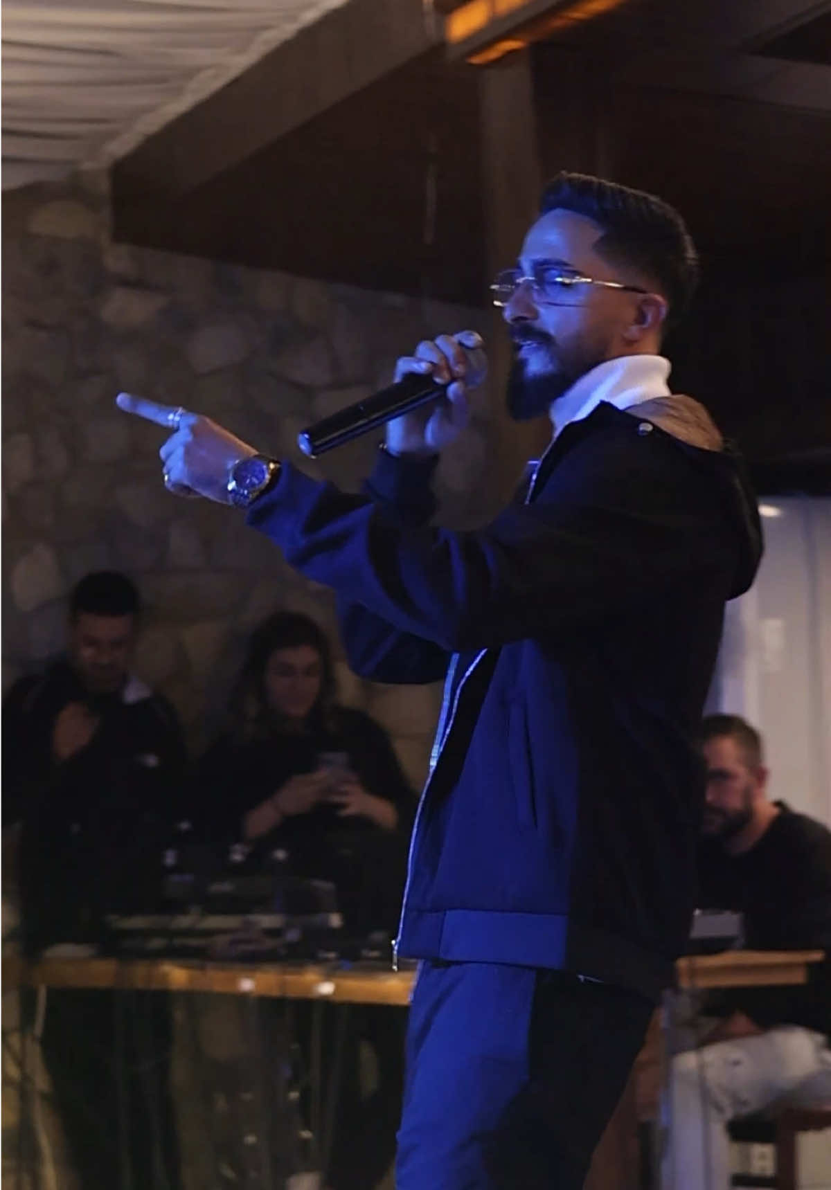 لأن بس توقع ريشة 🪶 ما بنسى في عندي جانح 😉 #rashash #jadrashash #foryou #rap 