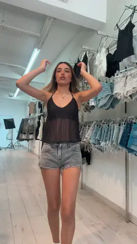 Blusa macramé $15.000 + short Jean $42.800