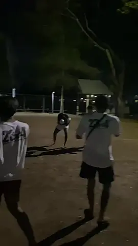 aku akan pergi ketika ada seekor anjing menggonggong karena bagi seekor harimau terlalu mewah jika mengaum hanya untuk membalas gonggongan mahluk yang tidak setara denganku  #broederfighter 