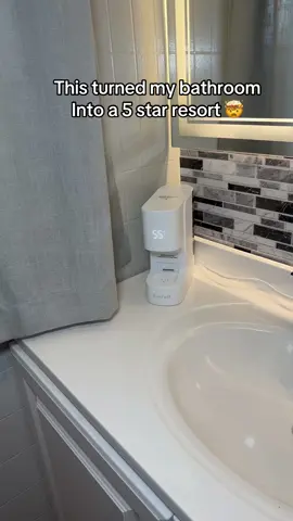 Are you kidding me? 🤯 a hot face towel machine 😳 so I have a hot sanitary face towel every time?!? Yes please #facetowels #hottowel #boujee #tiktokshopcreatorpicks #luxuryhomes 