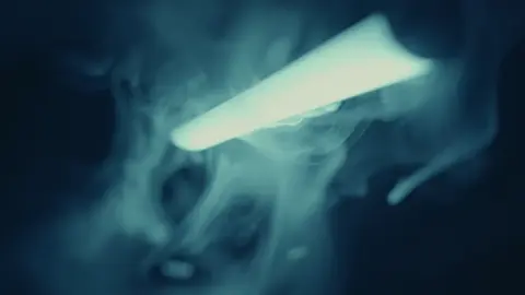 Sua luz criativa onde você precisar! 💡 Conheça a Sokani X8 Mini RGB, a luz de vídeo portátil com bateria e controle por APP. Luz suave, centenas de cores e efeitos especiais pra turbinar suas gravações. E o melhor: chega rapidinho do Brasil! Clique noLink da Bio! 👆 #sokani #luzrgb #luzdevideo #fotografiacriativa #setup