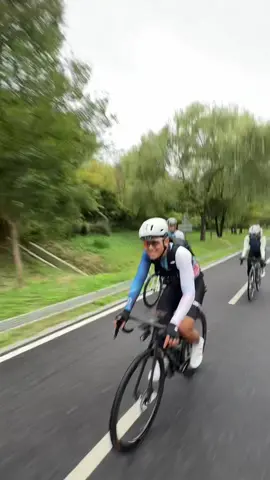 Sementara nyepeda sek, peredame ngko nyusul #alwaysgasdor🔥 #fixedgear #gowes #roadbike #cycling 