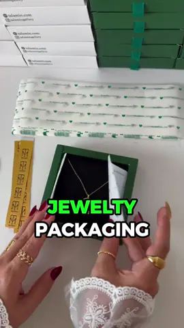 This woman boosted her jewelry sales with genius packaging 💍✨ A muted box, glitter, a candle, matches, and even a chocolate bar — a thoughtful presentation customers love 🚀 #business #startup #SmallBusiness #entrepreneur #ecommerce  