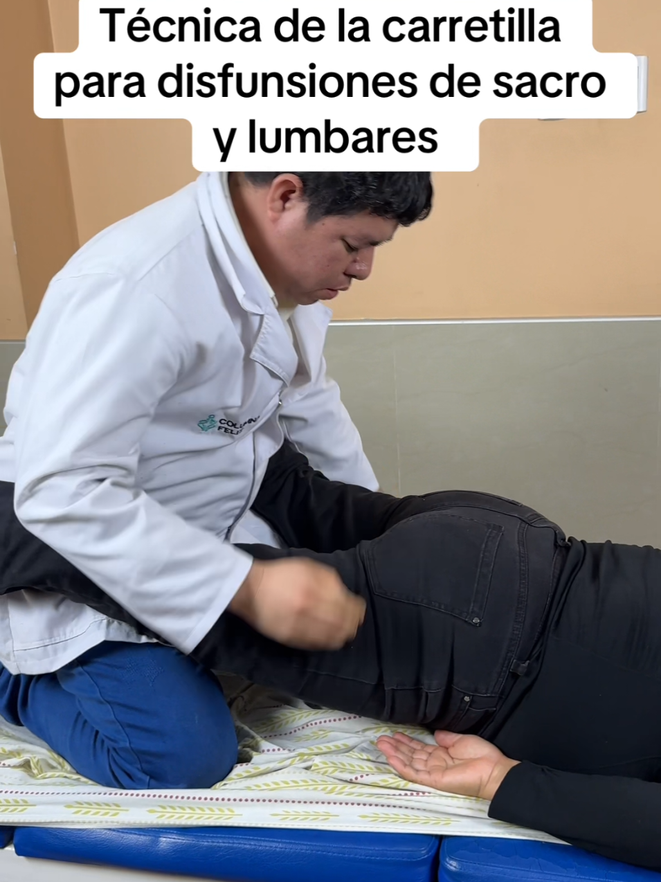 La disfunción de sacro y lumbares se refiere a problemas en la articulación sacroilíaca y/o la zona lumbar, que pueden causar dolor en la parte baja de la espalda, glúteos y piernas, rigidez y dificultad para moverse. . . . . . .  . . . . . . . . #parati #fyp #quiropraxia #quiropractico #peru 