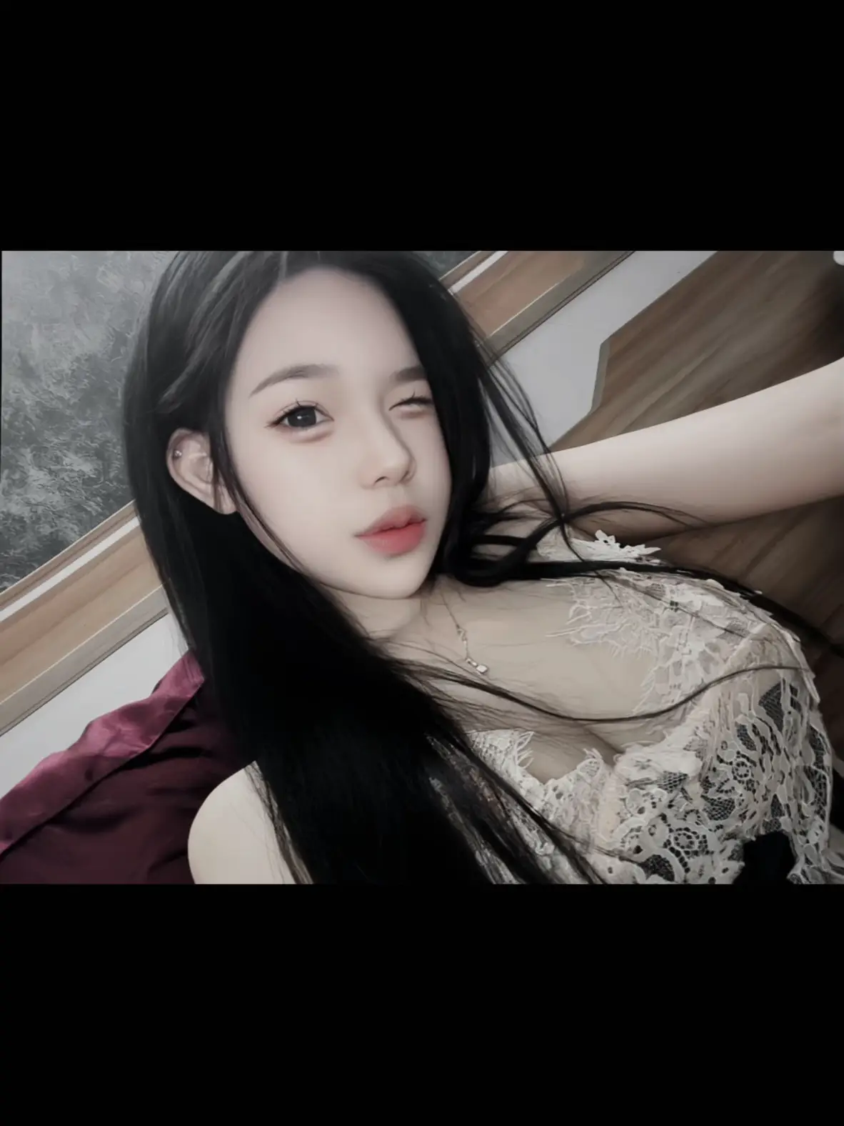 Mãi sau này mình mới hiểu, không phải cứ hai kẻ cùng đau là sẽ hiểu được nhau.