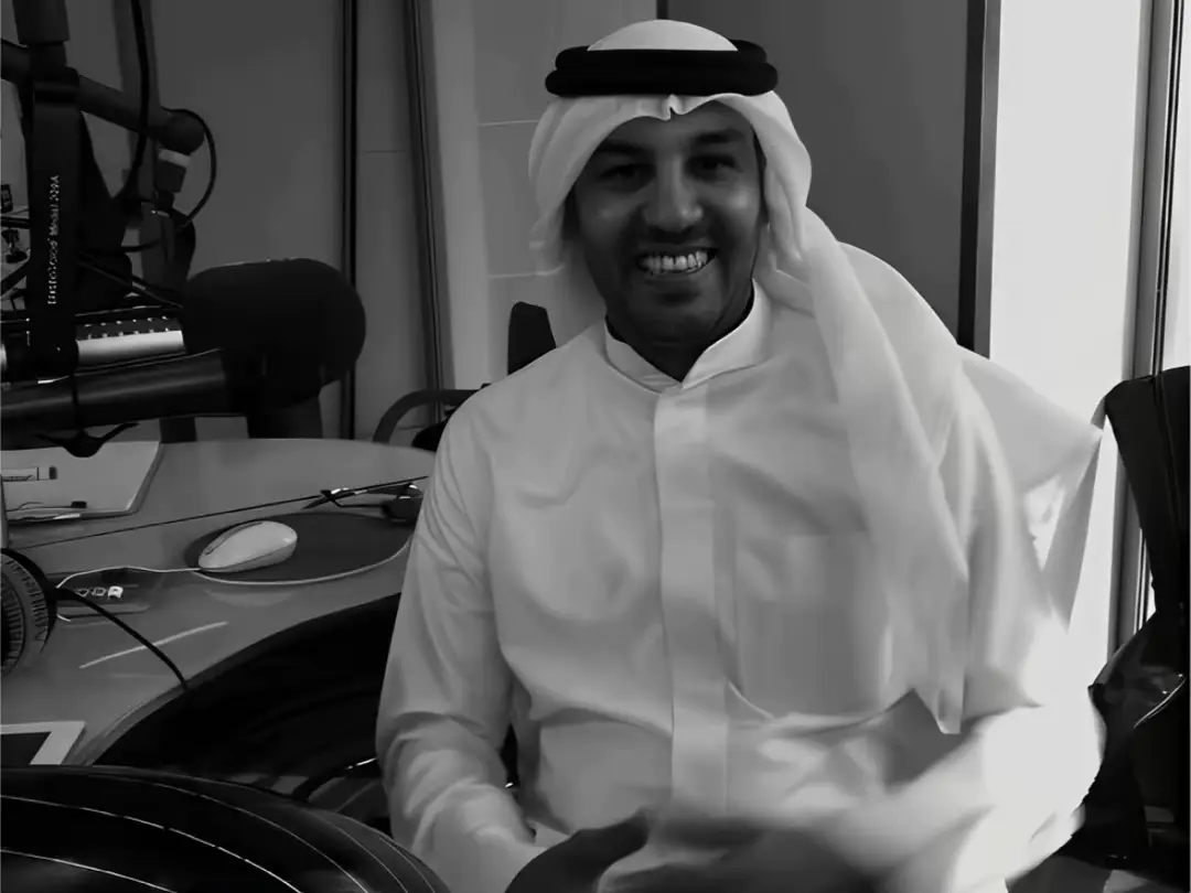 لا يا بعد عمري انا لو طال بعدك ولو كادت اعادينا من قال انسى حبكم من قال خذ نور عيني ورد ماضينا .