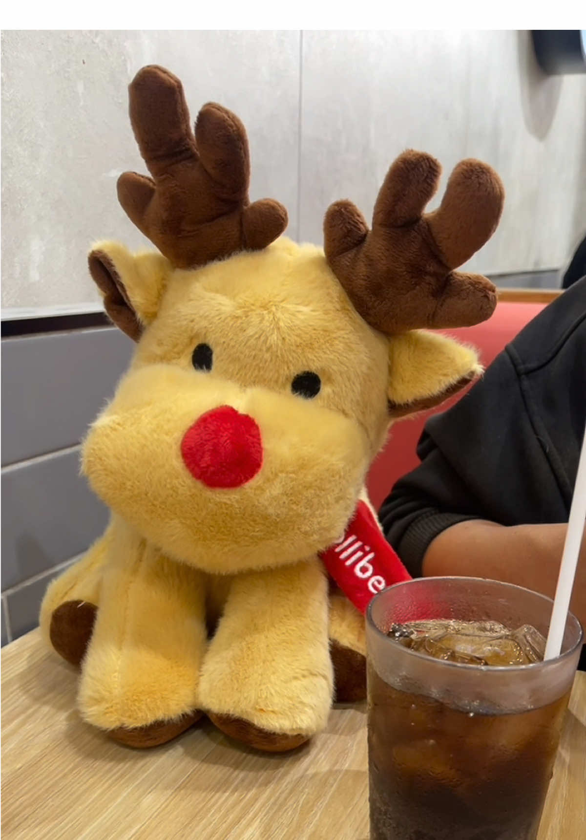 Bạn đã săn được tuần lộc ở Jollibee chưa ?? Ghé làm 1 em đi , cưng xỉu #jollibee #jollibeetiktok #noel2025 