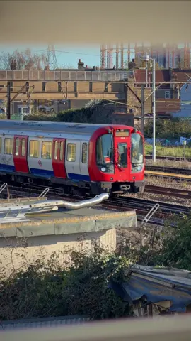 कहाँ हराएँ म, कहाँ छुट्टिए म, आफैदेखि कहाँ छोडिए म, आफैसँग। ❤️‍🩹