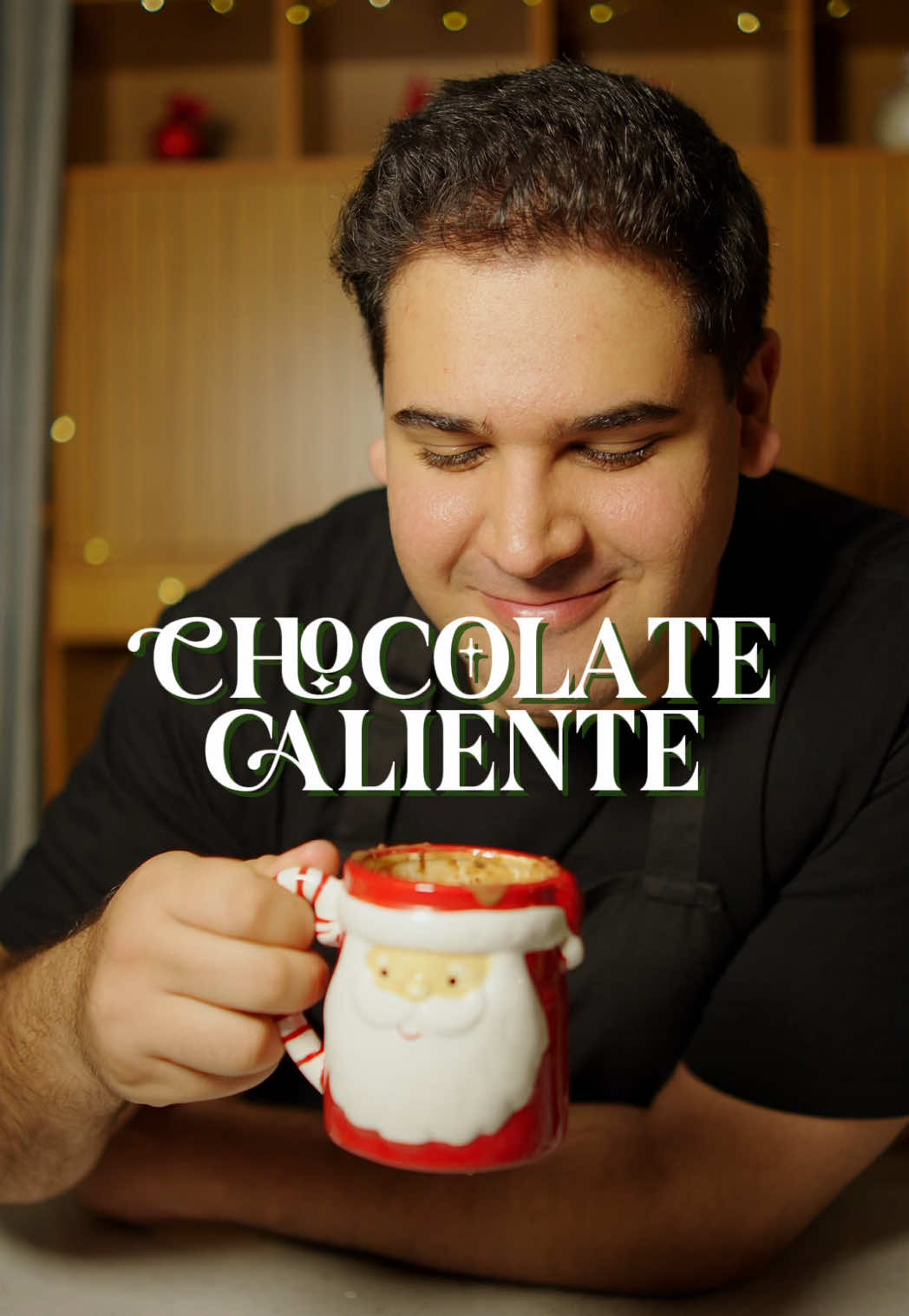 Prepara este delicioso chocolate caliente 🍫  Cantidades para 4 tazas - Leche 3 Tz - Canela 2 ramitas (o 1/2 cdta en polvo) - Clavo de olor 3 unid - Cocoa 3 cdas + 1/2tz de agua tibia  - Azucar 4-6 cdas (olvidé mencionarla en el video pero la agrego justo después de la cocoa) - Maicena 2 cdas grandes + 1/2 Tz de agua fría - Chocolate (tipo sublime o la ibérica) 100 gr - Esencia de vainilla 1/2 cdta (opcional) #chocolate #chocolatecaliente #navidad 