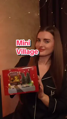 Shtoni pak “Christmas magic” në ambientin tuaj me mini village-in tonë festiv (forma të ndryshme në stock) ✨🎁 Me tinguj, lëvizje dhe Çmim Vetëm 14.99€ ❄️