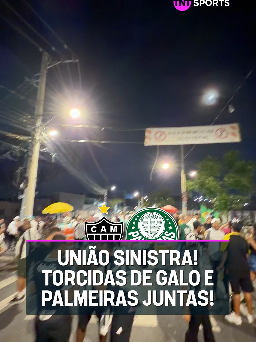 TORCIDAS AMIGAS EM BH! 🤝 Torcedores de Palmeiras e Atlético circulando em clima amistoso antes do confronto no Brasileirão Betano. #palmeiras #atletico #futebol