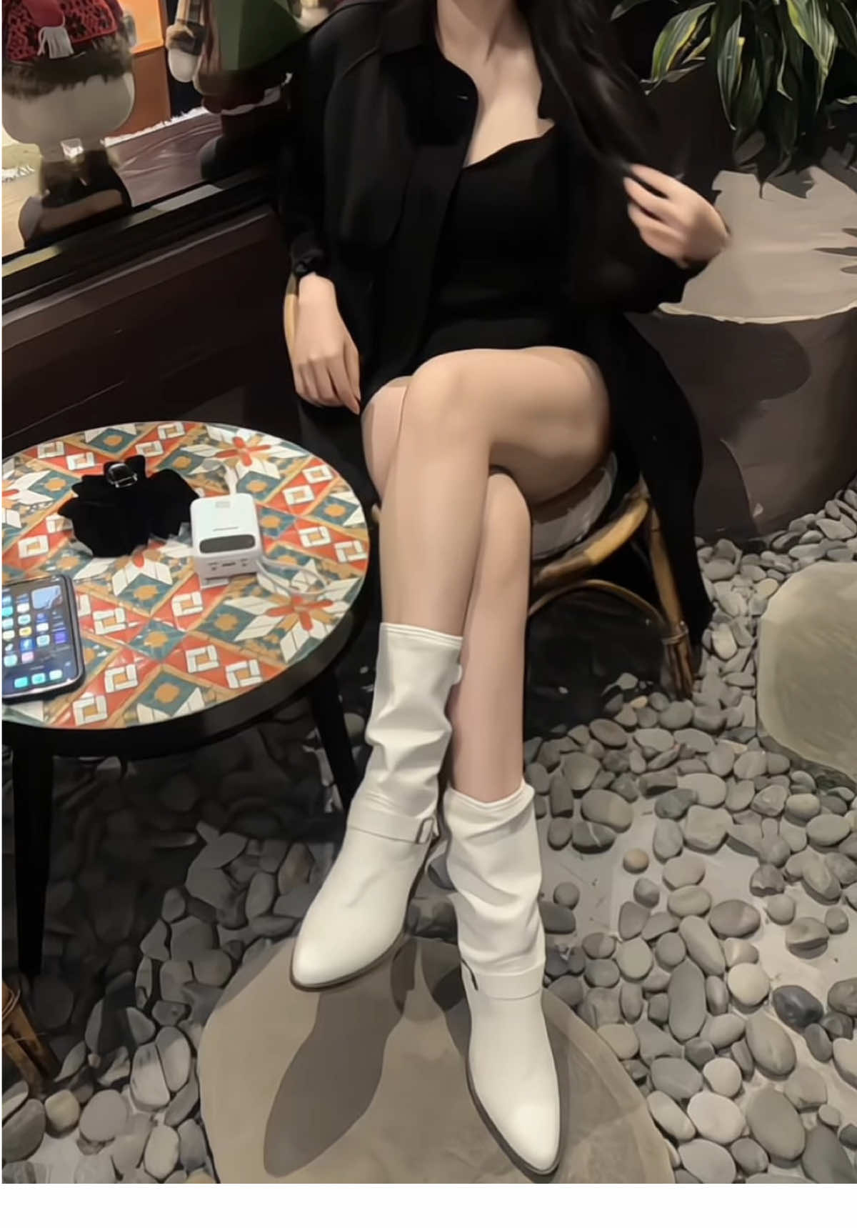 Bốt lửng nữ màu trắng mũi nhọn đế cao 5cm ạ 😍#review #bốtnữ #xuhuongtiktok #xuhuong #nhungđỗ 