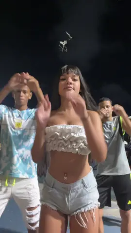 Na pegada do gorila 🦍  . . . #meme #brasil🇧🇷 #viral #anosatrás #you @🍯 @_.bielzinho_ofc00 