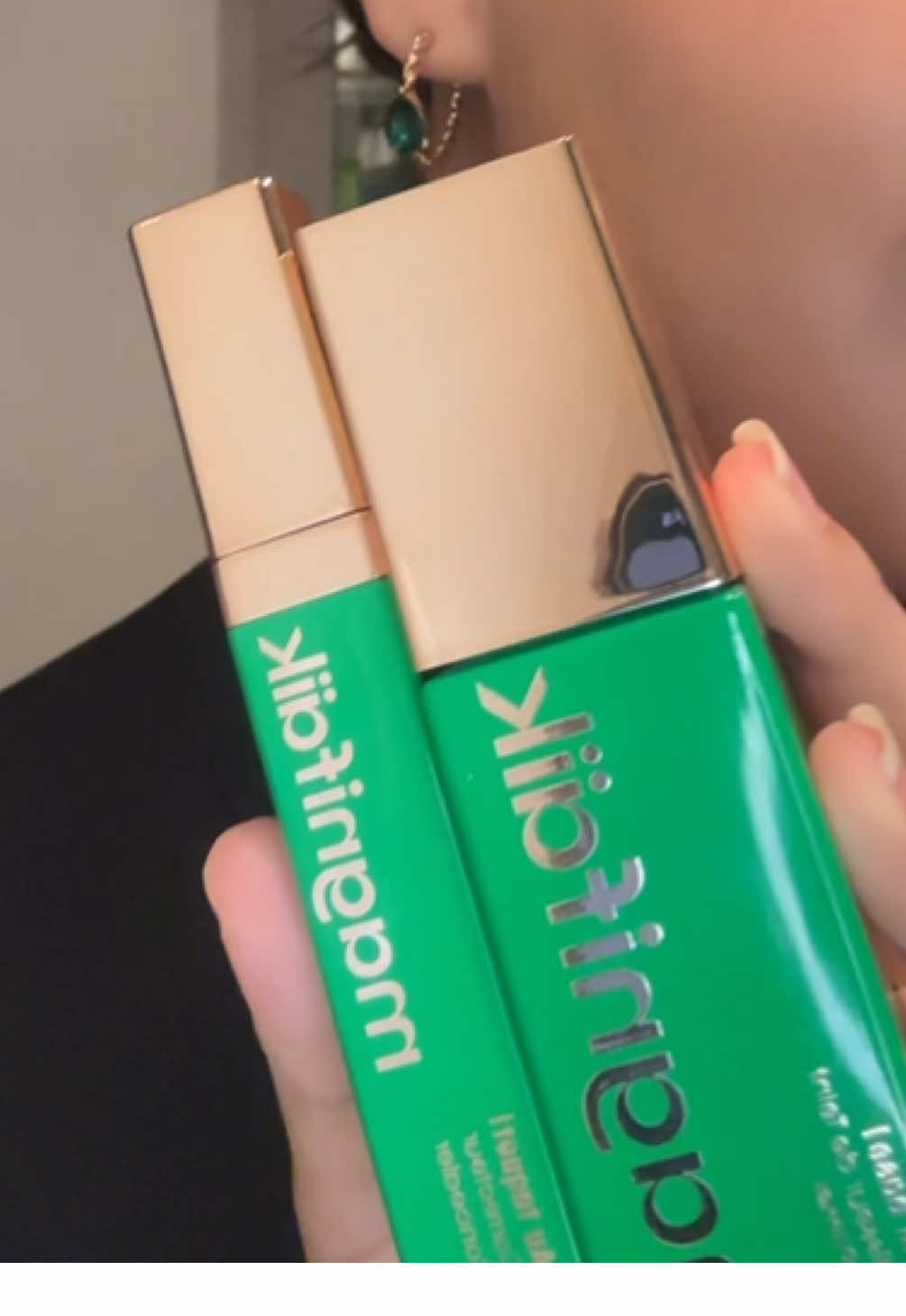 Ça fait un moment que je voulais tester ce correcteur et franchement, je l’adore💚 @Magnifaïk Beauty  #magnifaikbeauty #correcteurmagnifaiik #makeup #fyp  