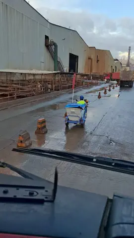 iwip ada penjual es krim😅#fyp #iwiphelmkuning #kulitambang👷 