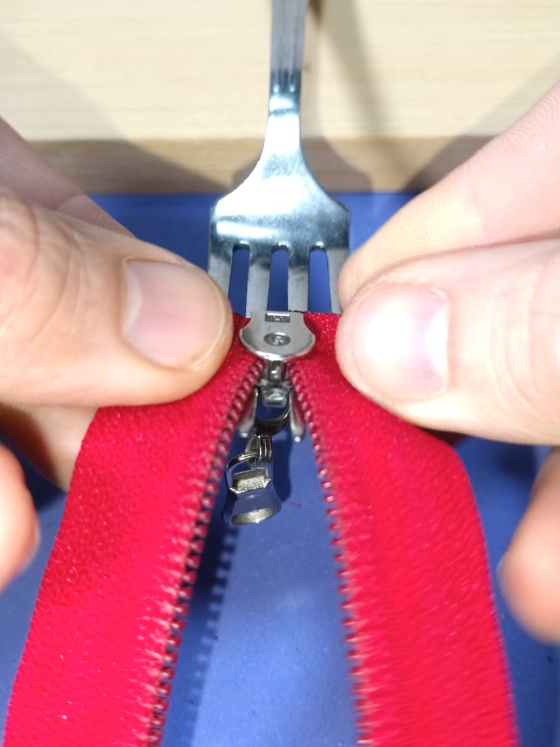 A Really Useful Zipper and Fork Trick Everyone Should Know #DIY #useful #lifehacks #homehacks #tips #tricks 