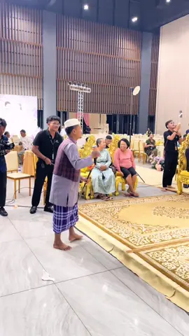 ពូសុសអុំទូកប៊ិះដួល