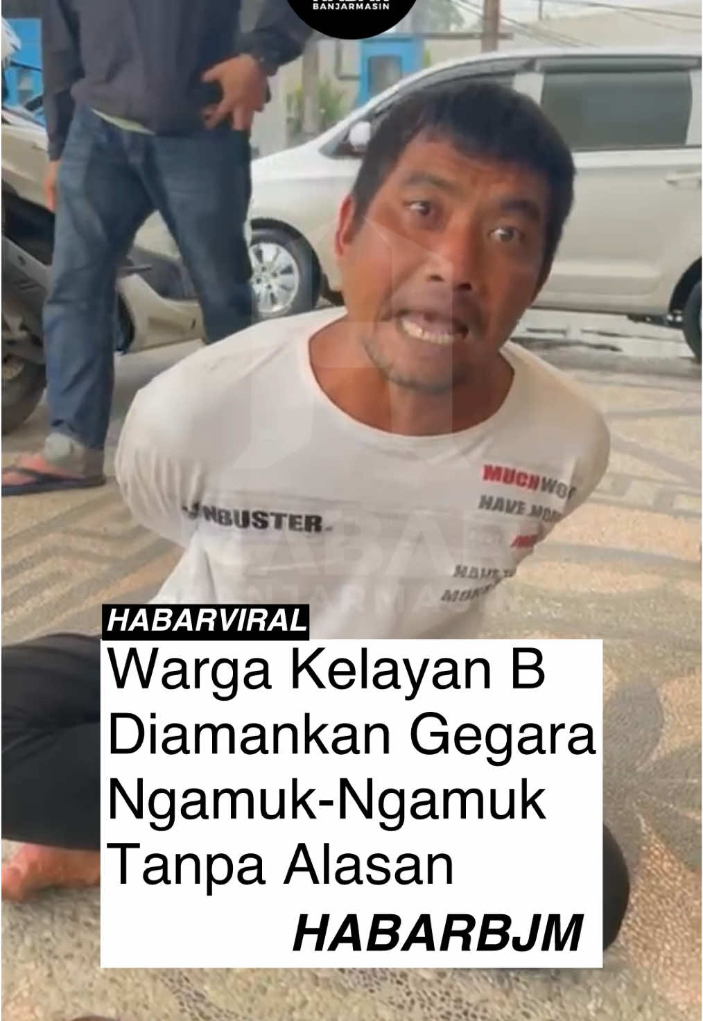 Seorang buruh harian lepas yang beralamat Jalan Keyalan B, Kelayan Timur, Kota Banjarmasin diamankan warga lantaran mengamuk tanpa alasan yang jelas.