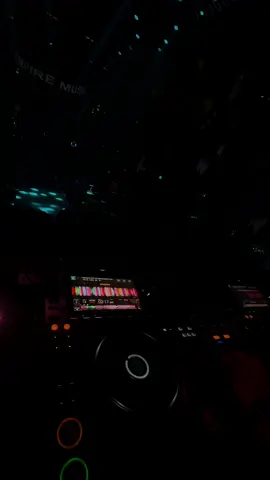 Tỉnh tỉnh tỉnh giấc cơn mộng con quay về đây  #EMPIRECLUB #fyp #barquan1 #nhachaymoingay #nhactamtrang 