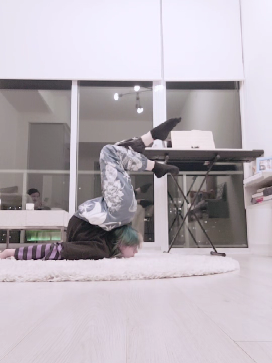 ꒰ i still have no control when my legs fall TT ꒱ #stretch #contortion #flexibility #flexible #fyp 