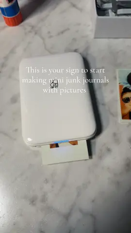 I love doing this >> #miniphotoprinter #printingpictures #picturebook #pictures 