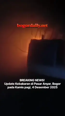 BREAKING NEWS!  Update kebakaran di Pasar Anyar, Kota Bogor pada Kamis pagi, 4 Desember 2025. Saat ini sedang dalam penanganan petugas pemadam kebakaran.  🎥: Damkar #bogordailynews #updatesikon #kebakaran 