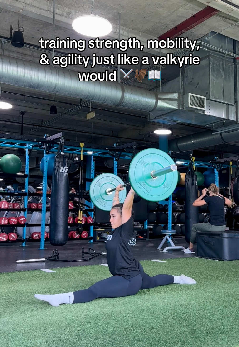 just training to be like my favorite female main character 🫣📖⚔️ #BookTok #bookish #gym #acosf #romantasy  @DFYNE 