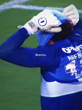 QUE DEFESA ABSURDA!!! 🤯 Surreal o que acaba de fazer o goleiro Brenno, paredão da equipe do Fortaleza!  Defesa que garantiu a vitória do Leão em cima da equipe do Corinthians. 🦁 Reta final de Brasileirão segue insana! 🔥🔥🔥 #fortaleza #brenno #goleiro #corinthians #brasileirao 