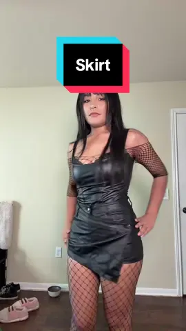 Ahhhh look at the little black shirt 😊 #blackskirt #skirt #tiktokmademebuyit #fashion