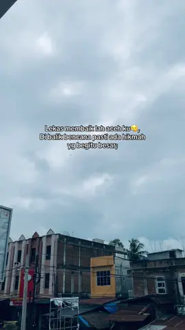 Langit aceh dipenuhi dg helikopter yg membawa bantuan ke berbagai daerah #preyforaceh  #fyppppppppppppppppppppppp 