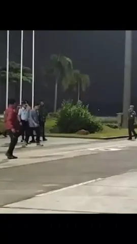 Hari ini, mas wapres berangkat ke Sumbar dan sudah tiba tadi pagi di Sumbar, yang di tunggu kedatangannya#gibranrakabuming #gibran #wapres 