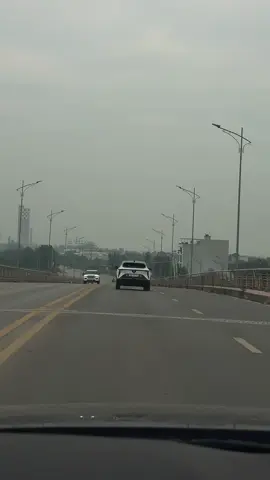 Mang xiền về cho chị :))