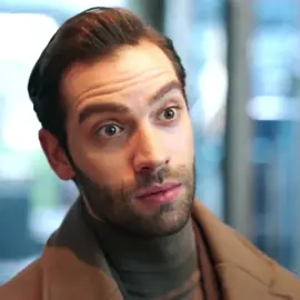 ما يناديه الا بحيوان ويستانس عليها لما قاله غبي زعل😭😭😭 أحببببهم #burakberkayakgul 