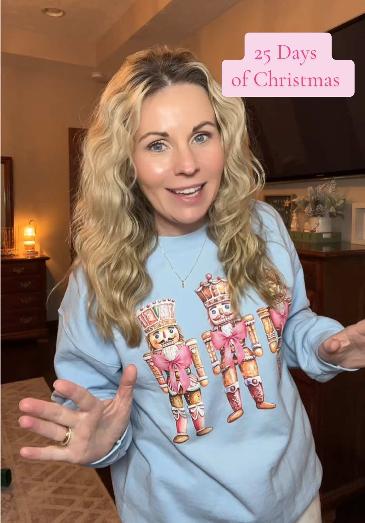 Day 2 of 25 days of Christmas OOTD bringing the cozy comfort vibes!  @PoppyRosePrintCompany @comfrtkids @Comfrt @Caitlyn Minimalist  #loungewear #comfrtsweatpants #winterfashion #25daysofchristmas #nutcracker 