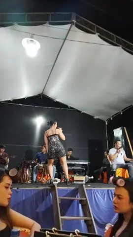 terus noo nduk rin@rindyboh29 🥰🥰 abaikan sng bawah gur gesah ae😂😂#fouryoupage #tranding #electone #fouryoupage #banyuwangian 