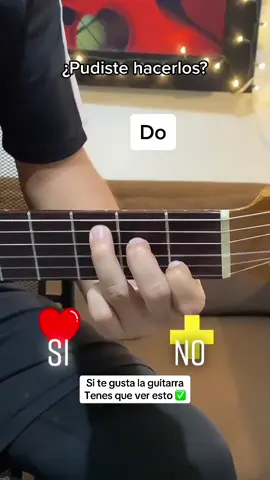 ¿Te cuesta la cejilla? 😩 Es el mayor desafío, ¡pero lo vamos a superar! Sígueme y en el próximo video te muestro el TRUCO para apretar todas las cuerdas y que suene perfecto. Activa la campana para desbloquear tu guitarra. 🔑 . . . . #cejillaguitarra #guitarraprincipiantes #acordescejilla #guitarrahack #clasesdeguitarra 