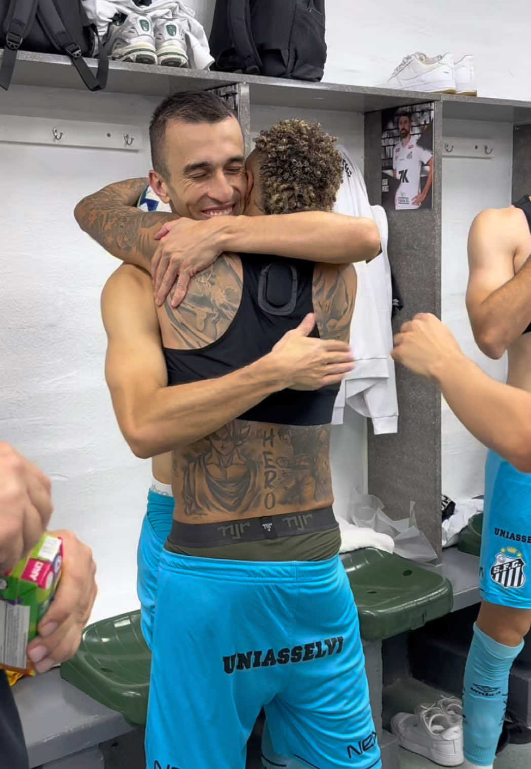 Esse é o clima no vestiário. AQUI É SANTOS! ⚪⚫ #Santos #SantosFC #TikTokEsportes 