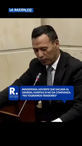 #Nación | El ministro de Defensa, Pedro Sánchez, fue enfático durante el debate de control político en el Senado sobre el escándalo de los archivos de alias ‘Calarcá’: si el general Juan Miguel Huertas no genera confianza, será retirado del Ejército sin contemplaciones. “No toleramos que un traidor esté al lado de uno de nuestros hombres. Un traidor al lado de nuestros hombres significa también la muerte”, afirmó el jefe de la cartera ante los congresistas.