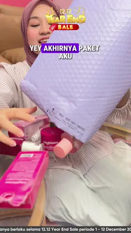 😻🌸 G2G 12.12 YEAR END SALE! Bingung milih skincare yang bisa atasin permasalahan kulit kamu? Kenalin nih 8in1 Glass Skin Set dari G2G yang udah bisa kamu bawa pulang 183ribu aja! 😍🥰 Cuss checkout di TikTok Live G2G sekarang! #g2g #8pcsdaynightset#6pcsdaynightsetncerahkan #niacinamide#niacinamideeauty #serumviral#serumviralkulit #wajahglowing 