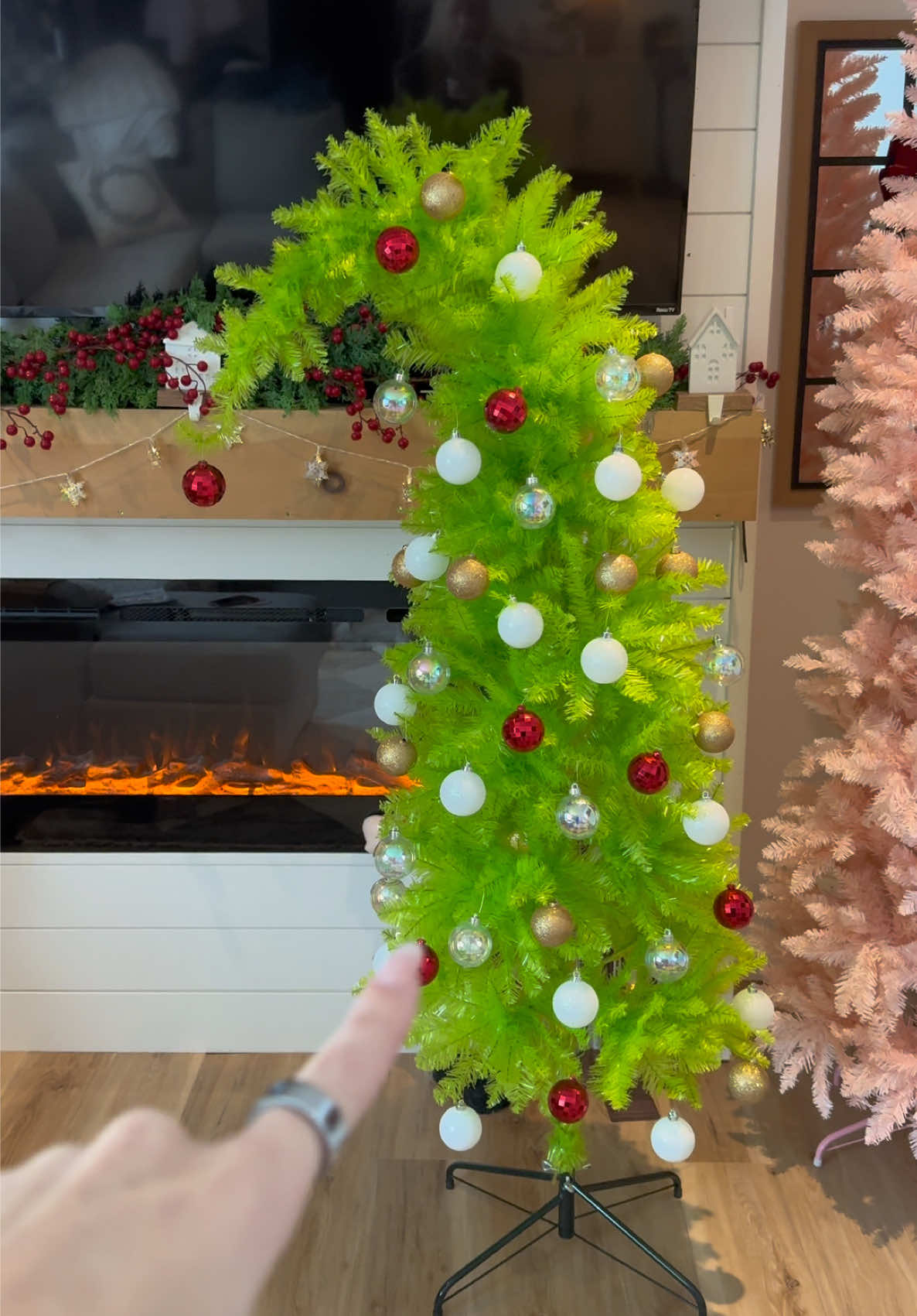 Everyone LOVES this thing 🤩 #tiktokshopholidayhaul #giftguide #christmasgiftideas #christmasdecor #christmastree 