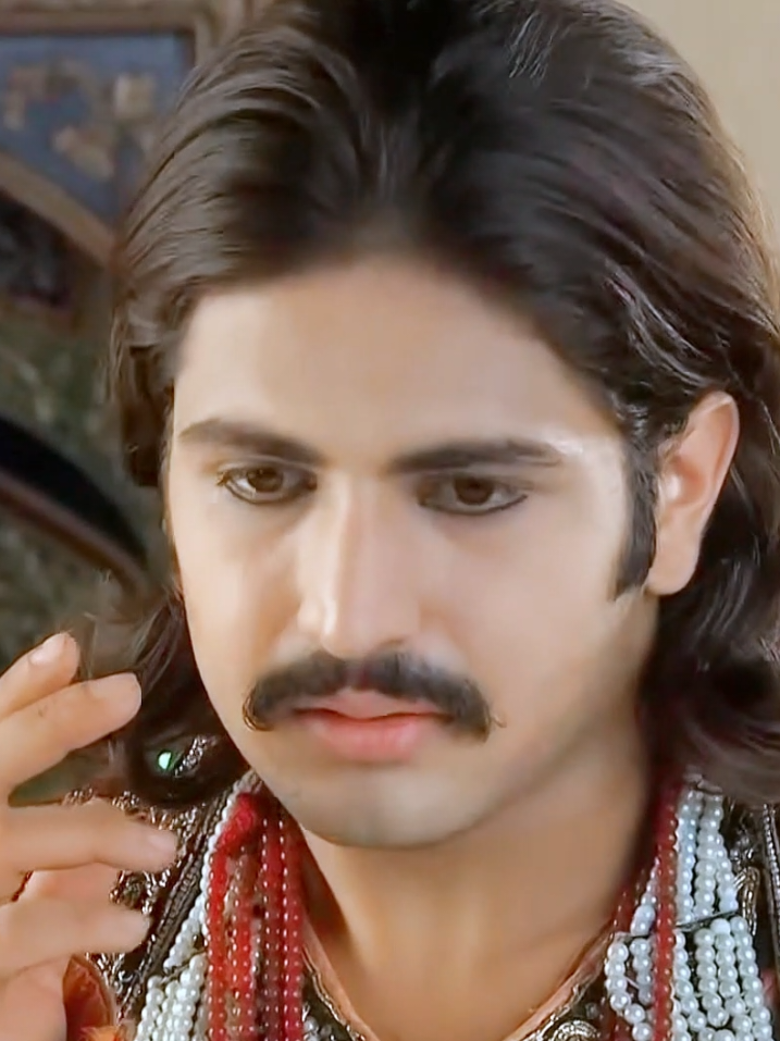 Just one little kiss on the cheek was enough to send Jalal’s heart into chaos😆 #jodhaakbar #traitimmynhan #foryou #fyp 