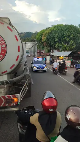 terpantau bantuan kemanusiaan dari polda riau untuk sumbar 