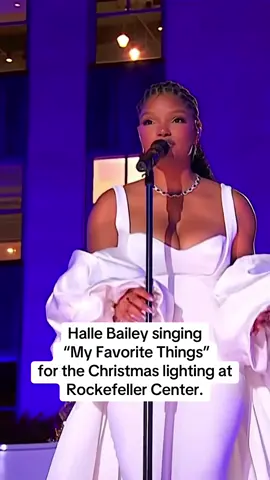 Omggg I wish I was there!!! 😅😅 #HALLEBAILEY #foryoupage #trending #CHRISTMAS #viral @NBC @Rockefeller Center @halle 