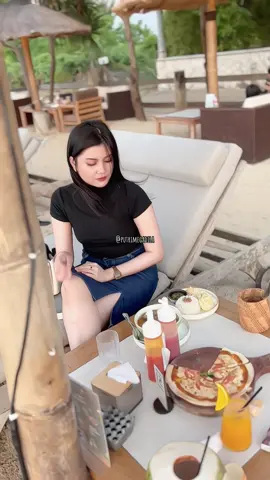 kangen pantai 🍃🖤 #OOTD #outfit #outfitideas #fyp 