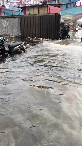 semoga kita semua dalam lindungan allah🤲dijauhkan dari mara bahaya amiin🤲🤲 #banjirmuarabaru  #pelabuhanmuarabaru  #fyppppppppppppppppppppppp 