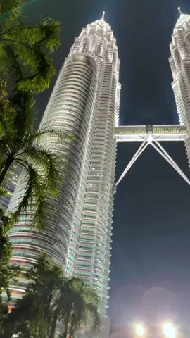 Niat ngopi depan rumah, tau2 dah sampe sini 😭🤣 #fypシ゚ #netflix 