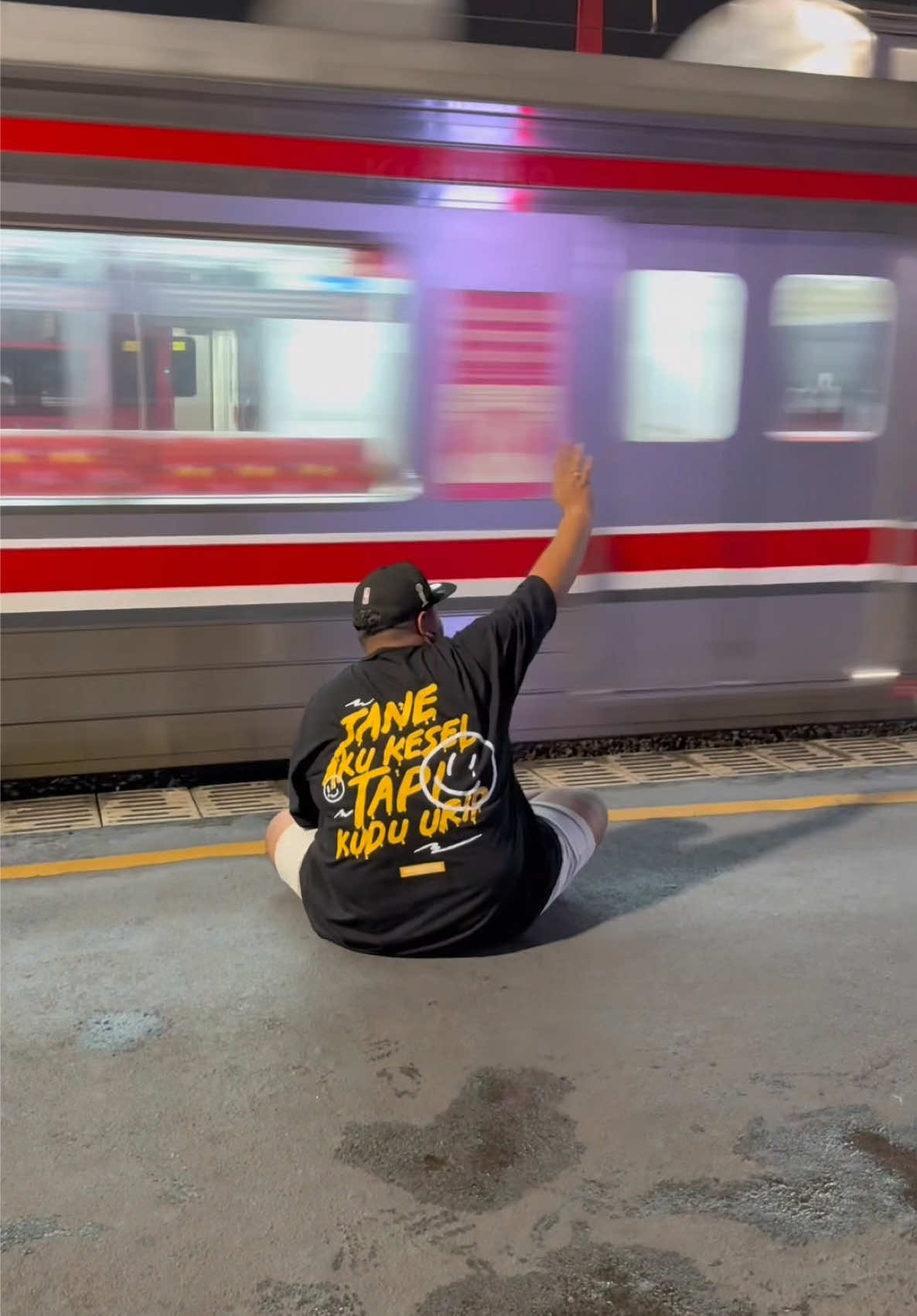 Lagu po palung mariana iki bwang @Royhan Ni amillah ? 🎼 Ego wong tuo @MABES_BALKER_MUSIK 