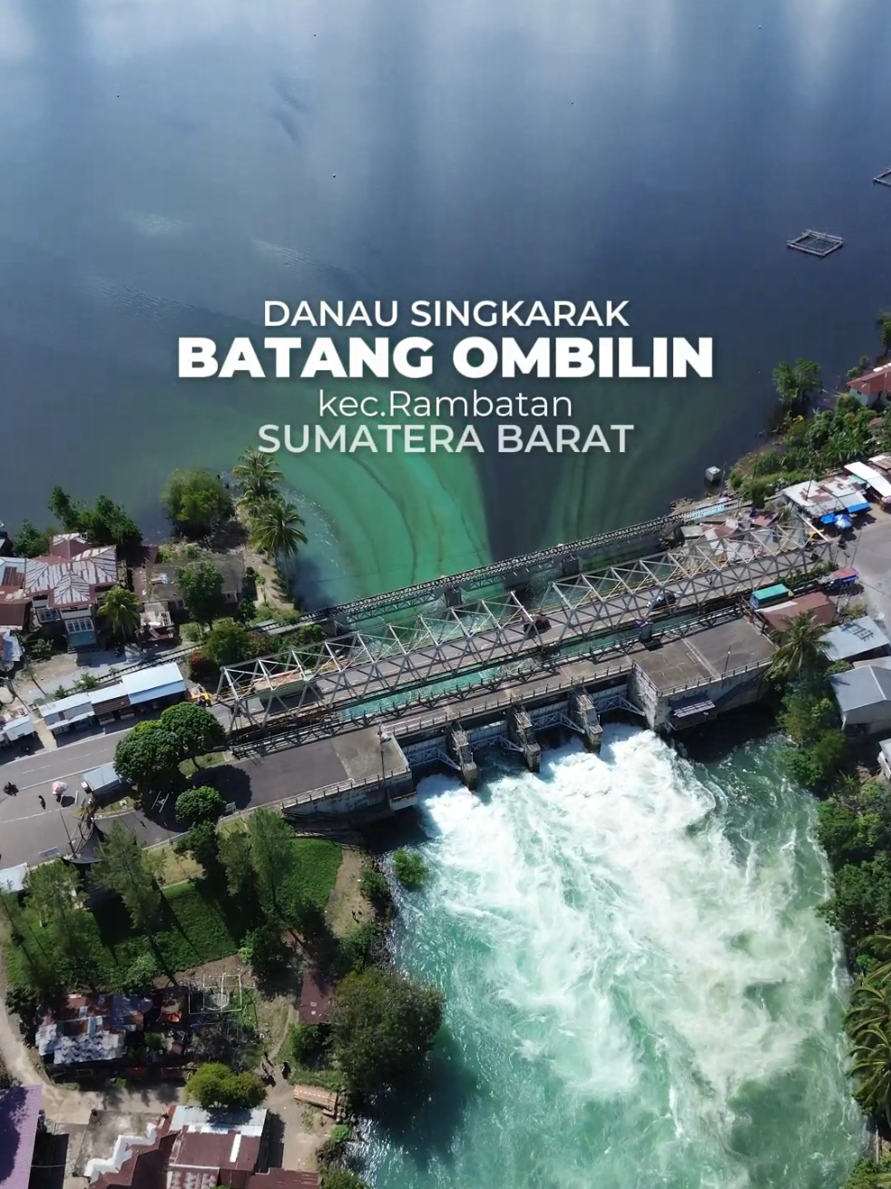Danau Singkarak setelah hujan berkepanjangan dan pasca pelepasan air kesungai air berubah warna menjadi baru yaitu hijau tosca  diduga ini berubah karena belerang dari gunung marapi #singkarak  #danausingkarak  #pesonasumbar  #tanahdatar 