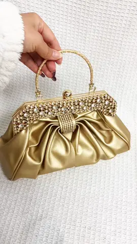 Elegant Butterfly fashion evening bag 💼 #bags #handbag #WomenBags #fyp #singleshoulderbags #tiktokshop #tiktok #versatile #eveningbag #shoulderbag #ladiesbag #fashionbag #christmas 